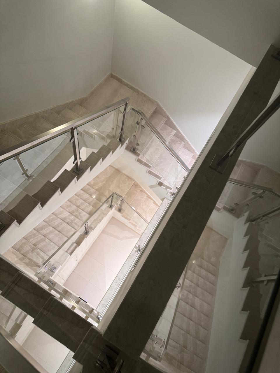 🏡 **3BD Luxurious Villa for Sale in Gated Compound**